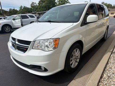 Used 2020 Dodge Grand Caravan SE FWD image 10