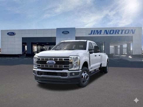 New 2026 Ford F350 4x4 Crew Cab DRW Super Duty image 3