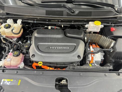 Used 2020 Chrysler Pacifica Touring-L FWD image 28