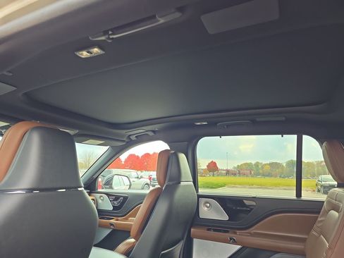 Used 2023 Lincoln Aviator Reserve w/ Equipment Group 201A image 39