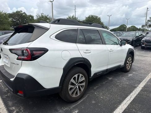 Used 2025 Subaru Outback Premium AWD/4WD image 5
