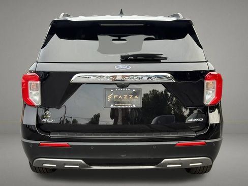 Used 2022 Ford Explorer XLT w/ Equipment Group 202A image 4