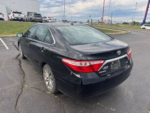 Used 2017 Toyota Camry XLE w/ Moonroof Package FWD image 5