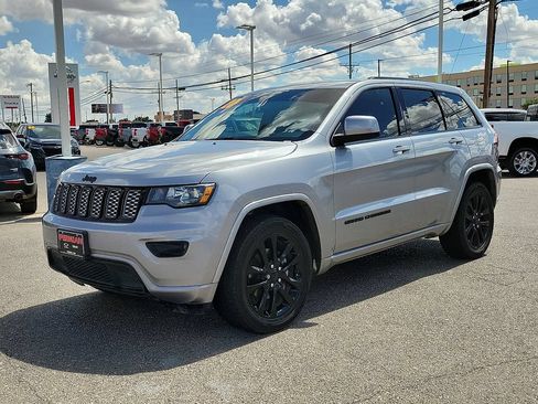 Used 2020 Jeep Grand Cherokee Altitude RWD image 6