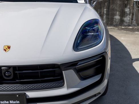 Certified 2025 Porsche Macan AWD/4WD image 16