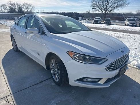 Used 2017 Ford Fusion Energi SE image 4