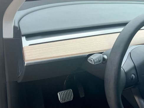 Used 2023 Tesla Model Y Long Range image 10