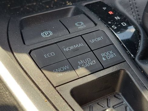 Used 2025 Toyota RAV4 LE AWD/4WD image 32