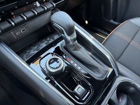 New 2026 GMC Canyon AT4 AWD/4WD image 15