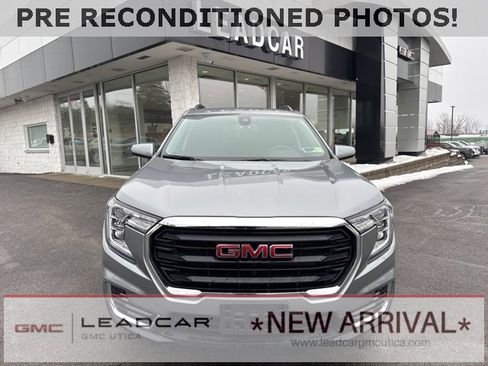 Used 2024 GMC Terrain SLE w/ Driver Convenience Package image 8