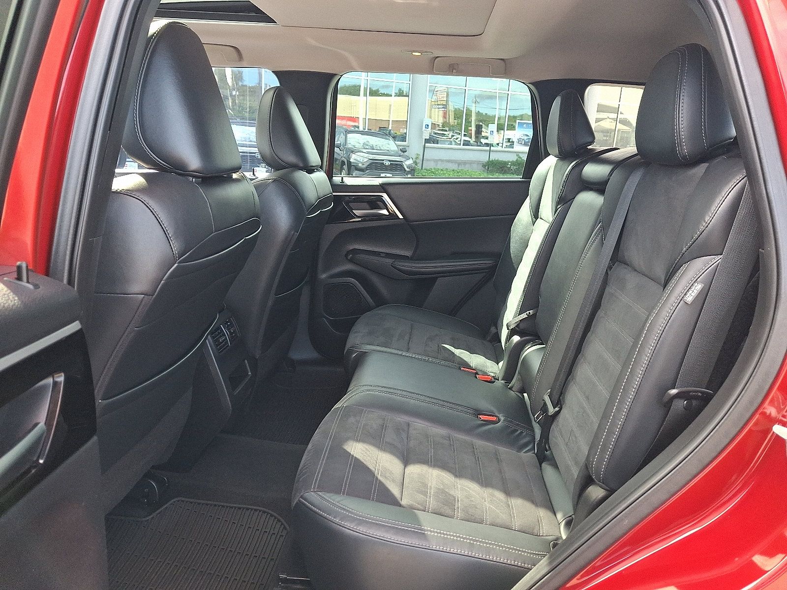 Used 2022 Mitsubishi Outlander SE AWD/4WD image 11