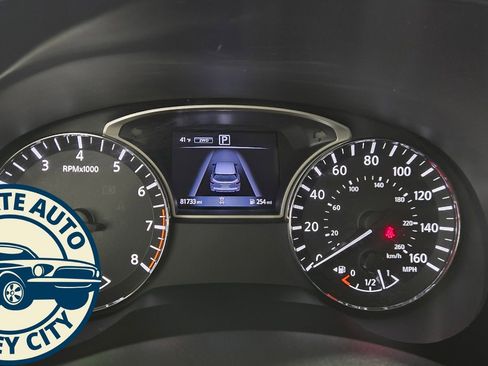 Used 2018 Nissan Pathfinder SL image 10