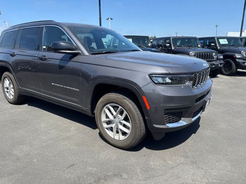 Used 2025 Jeep Grand Cherokee L Laredo RWD image 9