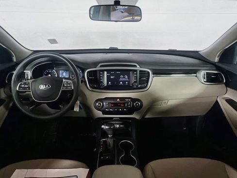 Used 2019 Kia Sorento AWD V6 image 28