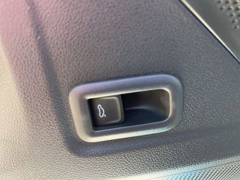 New 2025 Volkswagen Tiguan SE R-Line image 22