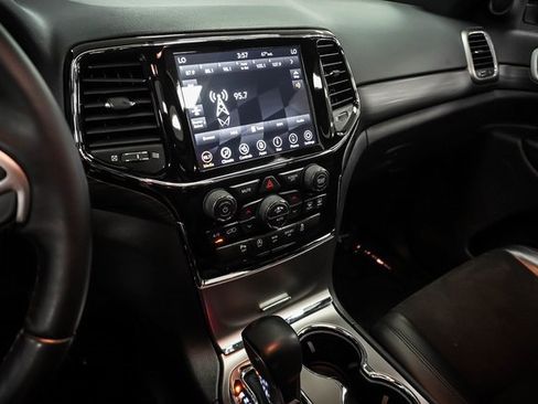 Used 2021 Jeep Grand Cherokee Laredo X image 15