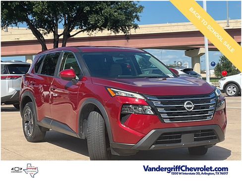 Used 2025 Nissan Rogue SV FWD image 2