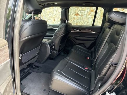 Used 2024 Jeep Grand Cherokee Limited image 29