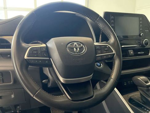 Used 2022 Toyota Highlander XLE AWD/4WD image 14