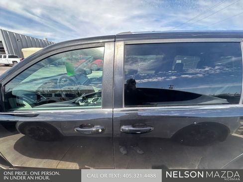 Used 2018 Dodge Grand Caravan SXT image 5