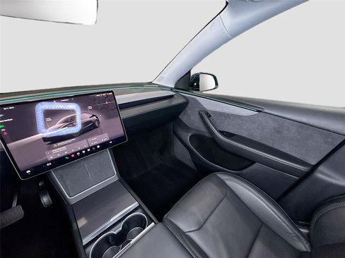 Used 2026 Tesla Model Y 2WD image 7