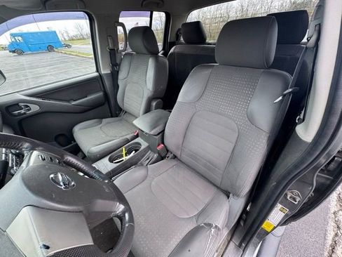 Used 2009 Nissan Frontier LE w/ Tow Hitch Pkg image 9