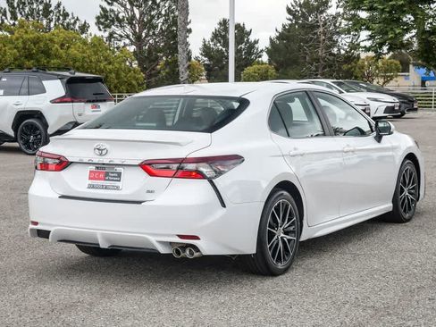 Used 2023 Toyota Camry SE FWD image 9