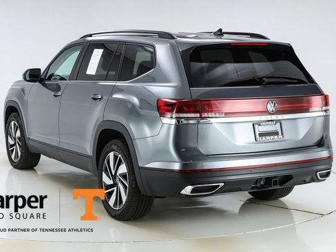Used 2025 Volkswagen Atlas SE w/ Panoramic Sunroof Package FWD image 7