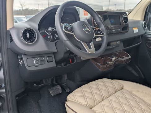 Used 2024 Mercedes-Benz Sprinter 3500 image 2