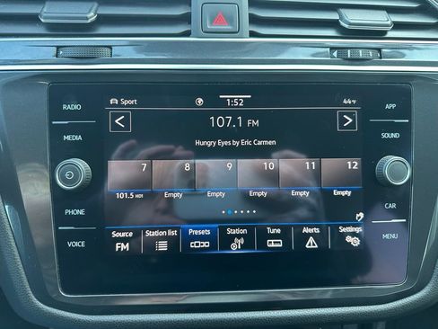 Used 2022 Volkswagen Tiguan SE image 12