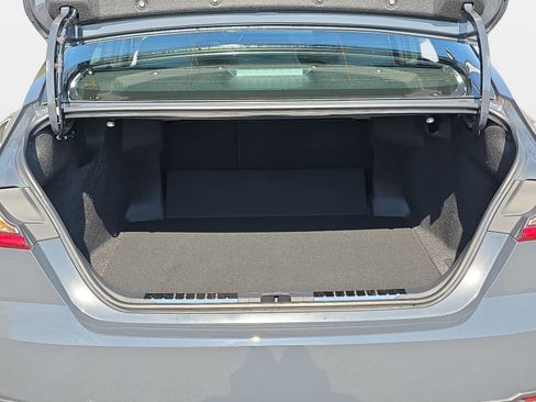 Used 2025 Toyota Camry SE w/ Convenience Package image 12