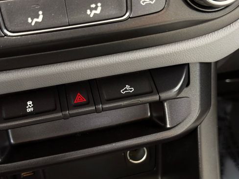 Used 2018 Chevrolet Colorado W/T w/ WT Convenience Package RWD image 31
