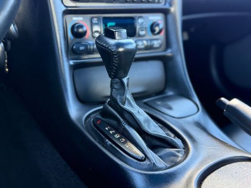 Used 2000 Chevrolet Corvette Coupe w/ Memory Pkg RWD image 23