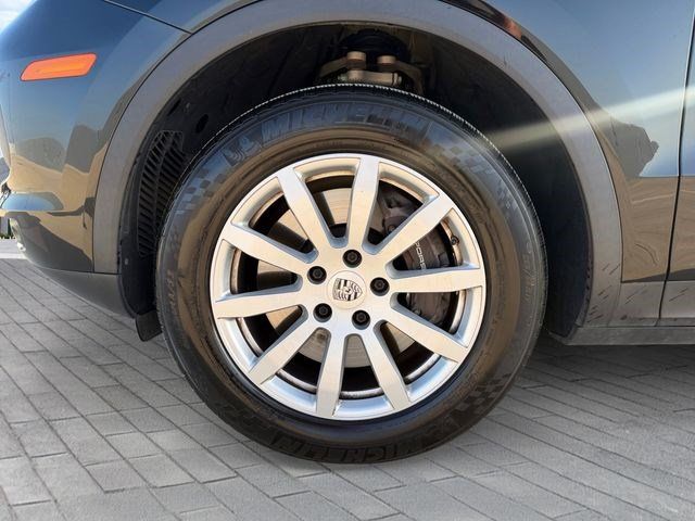 Used 2021 Porsche Cayenne w/ Premium Package AWD/4WD image 9