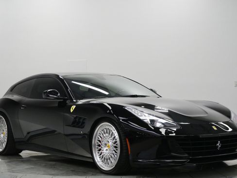 Used 2017 Ferrari GTC4Lusso image 3