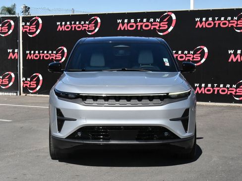 Used 2025 Jeep Wagoneer S Limited AWD/4WD image 2