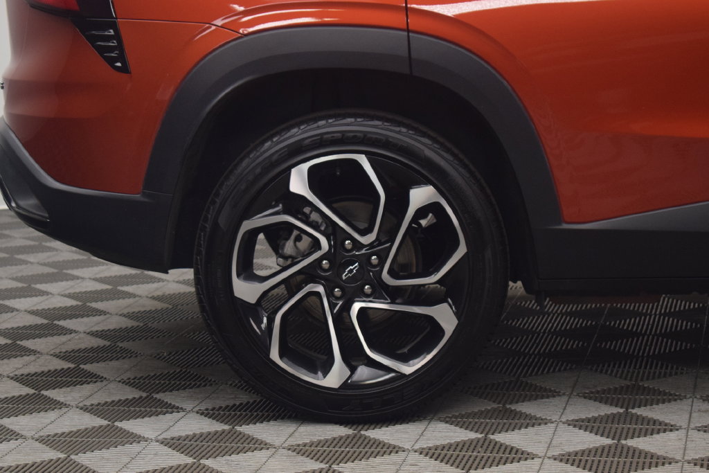 Used 2024 Chevrolet Trax RS w/ Driver Confidence Package FWD image 25