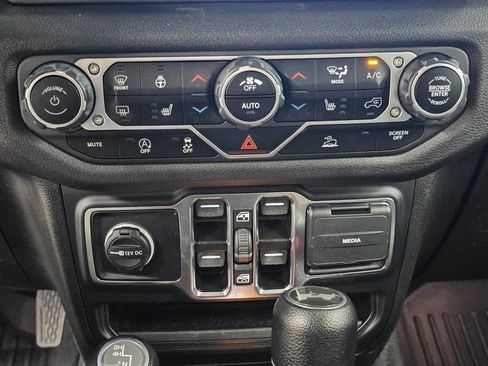 Used 2024 Jeep Wrangler Unlimited Sport AWD/4WD image 14