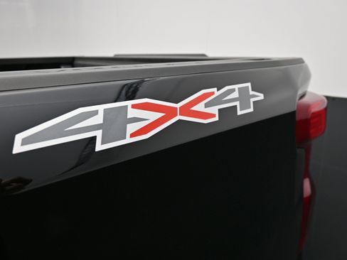 Used 2025 Chevrolet Silverado 1500 LT image 34