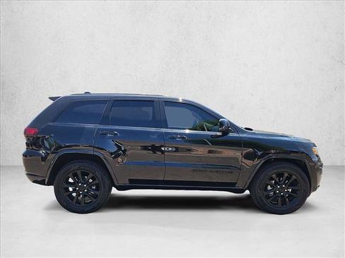 Used 2018 Jeep Grand Cherokee Altitude AWD/4WD image 4