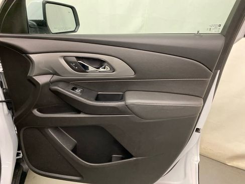 Used 2023 Chevrolet Traverse LT image 11
