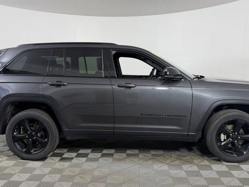Used 2023 Jeep Grand Cherokee Altitude AWD/4WD image 10