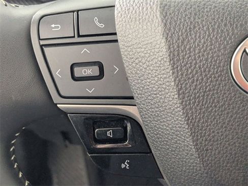 Used 2025 Toyota Camry SE image 15