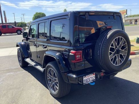 Used 2022 Jeep Wrangler Unlimited Sahara image 24
