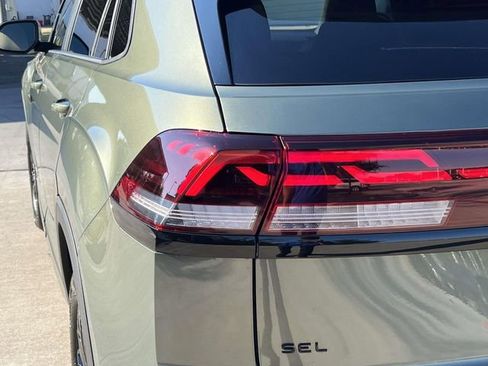 New 2026 Volkswagen Atlas Cross Sport SEL R-Line image 5