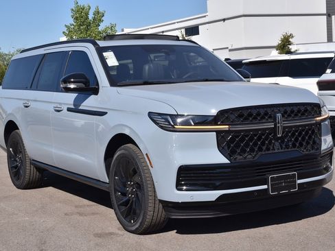 New 2025 Lincoln Navigator L Reserve w/ Jet Appearance Package image 3