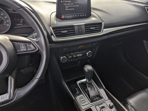 Used 2018 MAZDA MAZDA3 Touring image 10