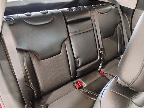 Used 2018 Jeep Compass Latitude image 90