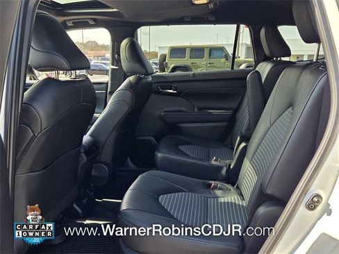 Used 2024 Toyota Highlander XSE image 6