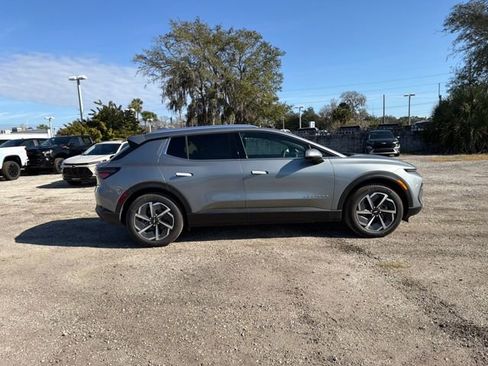 New 2026 Chevrolet Equinox EV LT image 18